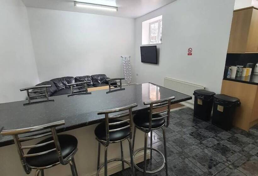 ユースホステル Sangha Halls