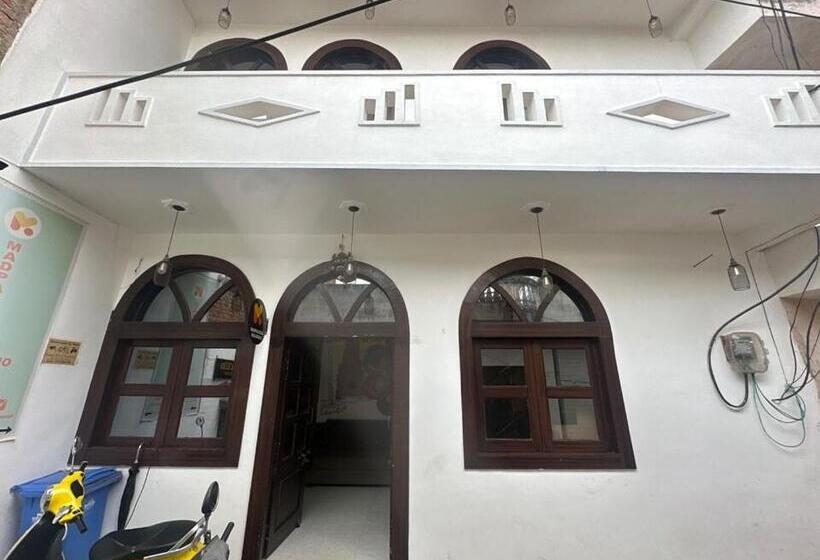 Общежитие Madpackers Khajuraho