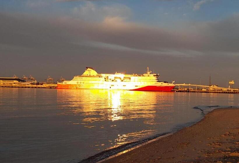 Beautiful Apartment 100mts Near The Beach In Port Melbourne