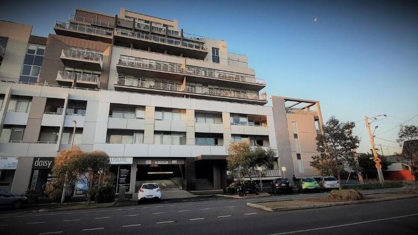 Beautiful Apartment 100mts Near The Beach In Port Melbourne