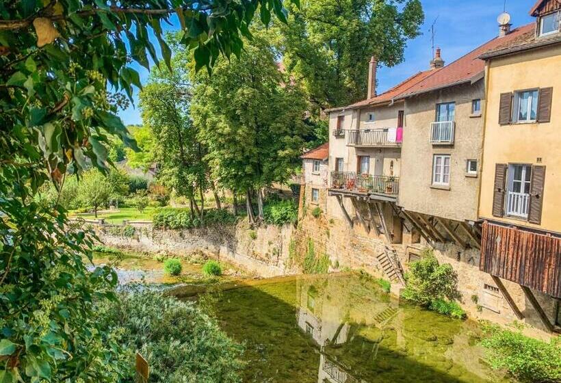 ベッドアンドブレックファースト Les Volets Rouges