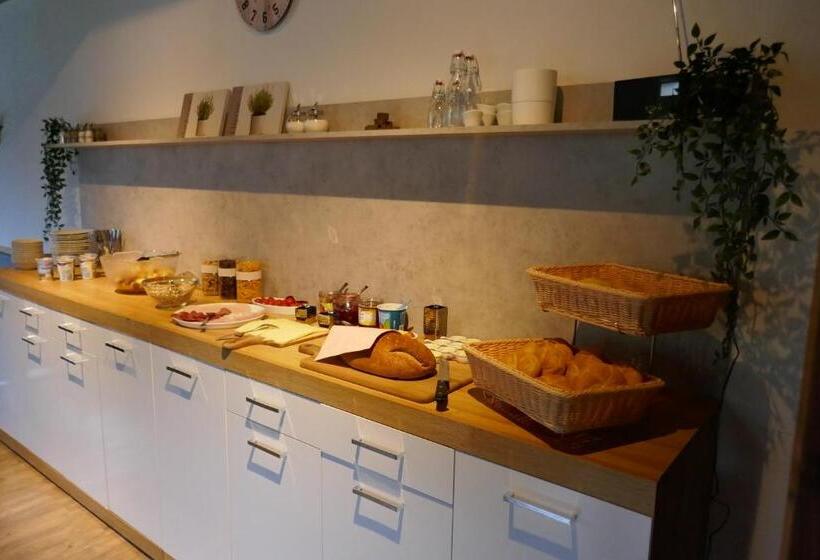 مبيت وإفطار Pension & Ferienwohnungen Haus Edelweiß