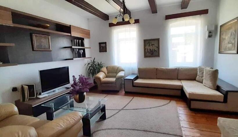 Casa Din Colțul Cetății