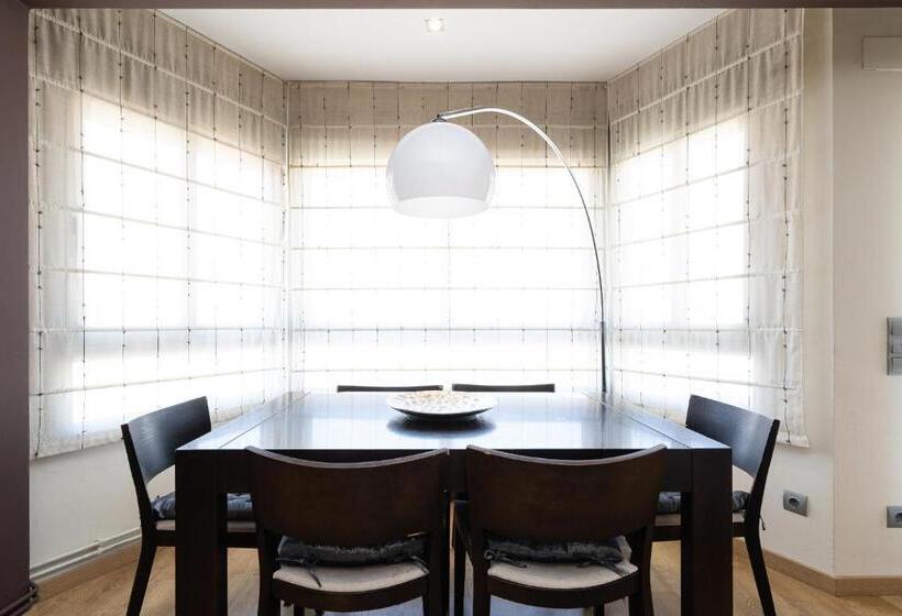 Hauzify I Apartament Sant Roc