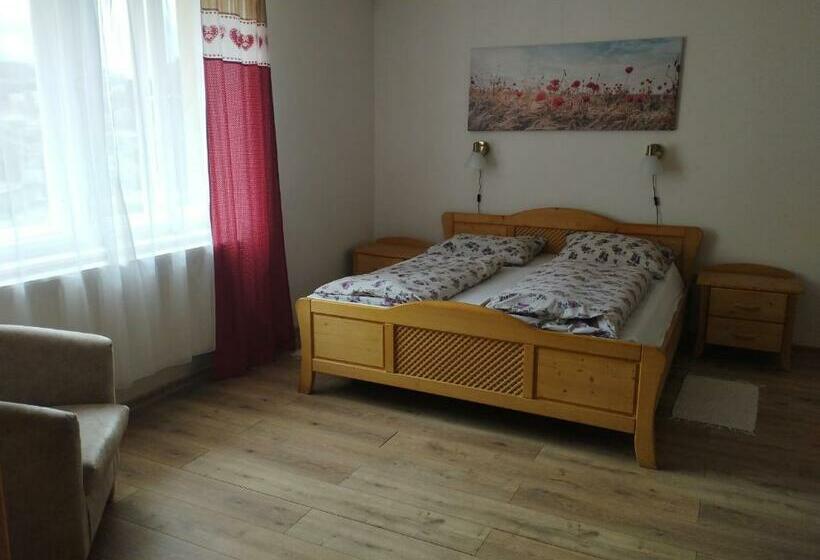 Hostinec Pod úbočou