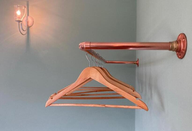 Large House On Farm With Own Heated Pool, As Seen On Bbc Tv