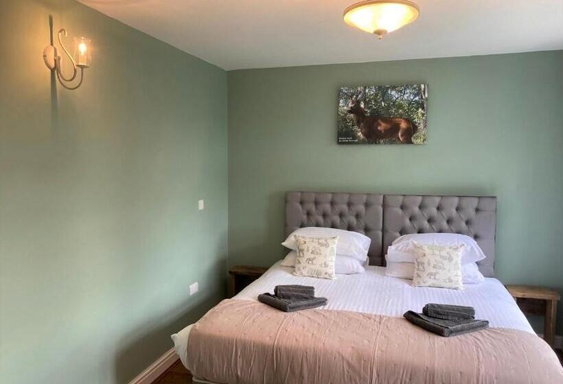 Large House On Farm With Own Heated Pool, As Seen On Bbc Tv