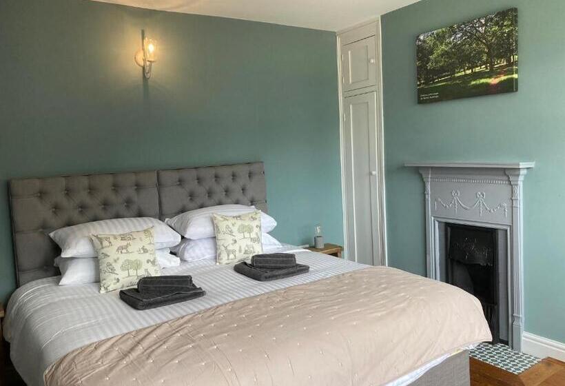 Large House On Farm With Own Heated Pool, As Seen On Bbc Tv