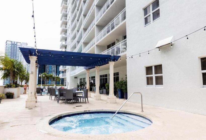 Modern And Luxurious Brickell Studio