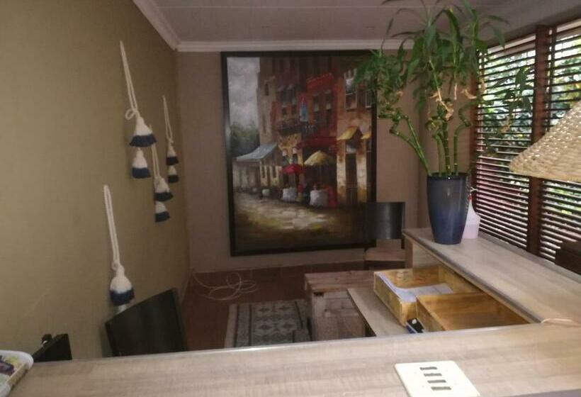 بنسيون Harties Lake House   10 Sleeper Hartbeespoort Dam