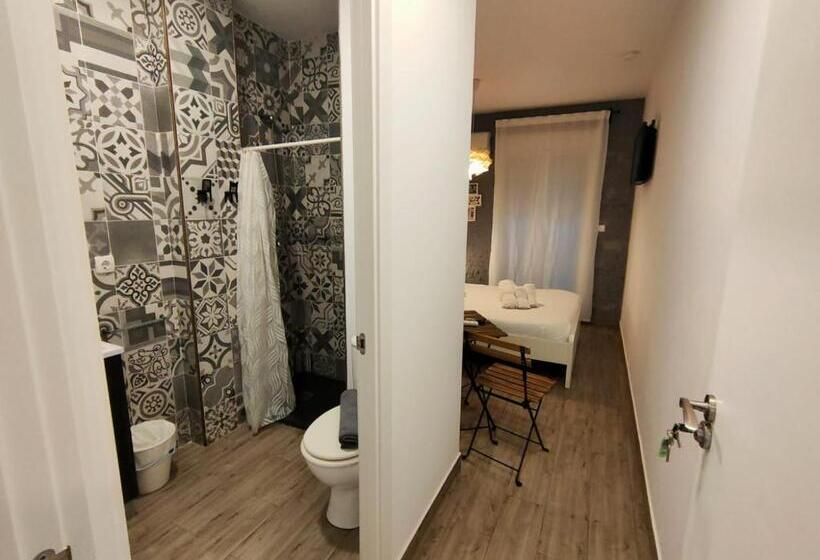 Pequeño Alojamiento Con Mini Piscina No Climatizada