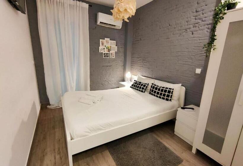 Pequeño Alojamiento Con Mini Piscina No Climatizada