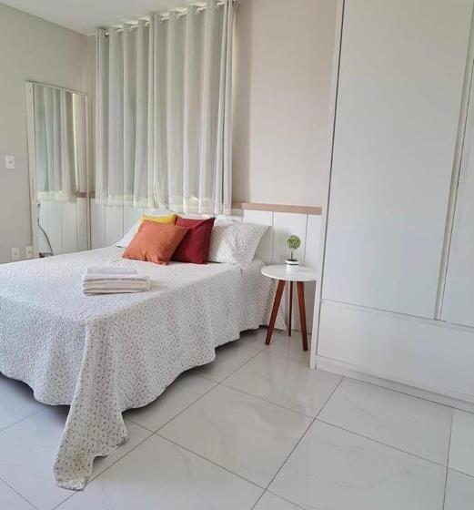 Relaxe Na Banheira De Hidromassagem Com Vista Mar