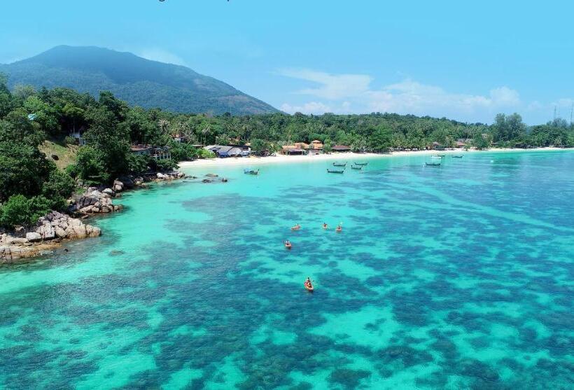 استراحتگاه Chareena Beachside