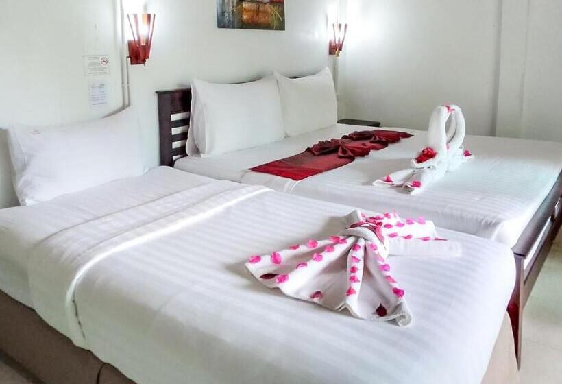 استراحتگاه Chareena Beachside