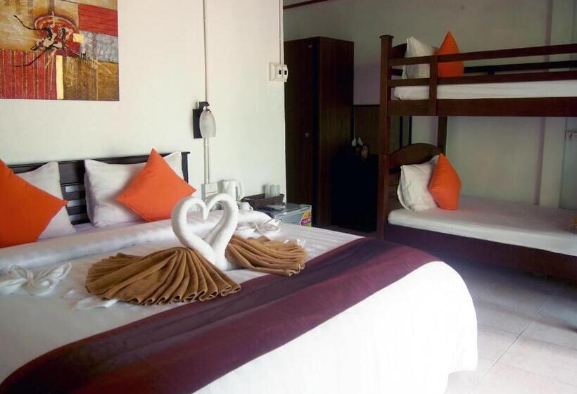 استراحتگاه Chareena Beachside