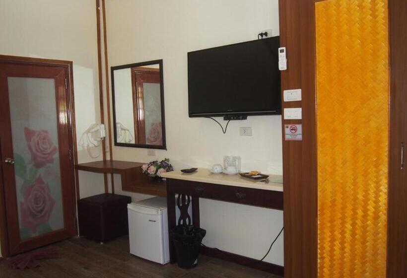 استراحتگاه Chareena Beachside