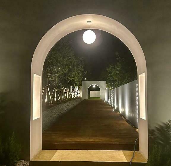 استراحتگاه Rock Forest