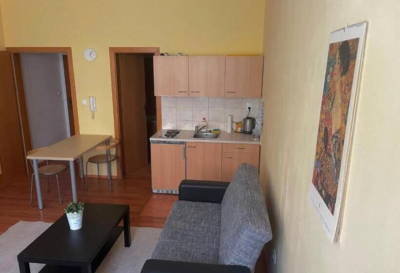 Tiffany Apartment In The City Center