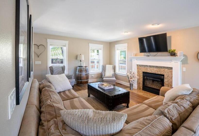 Wine Country Modern Farmhouse With Heated Pool, Hot Tub, Cybertruck