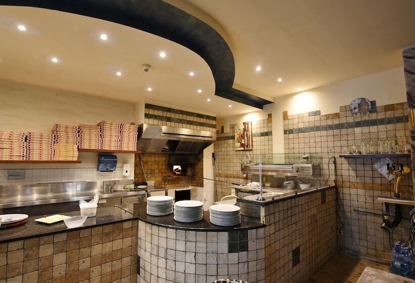 בית מלון כפרי Al Castello