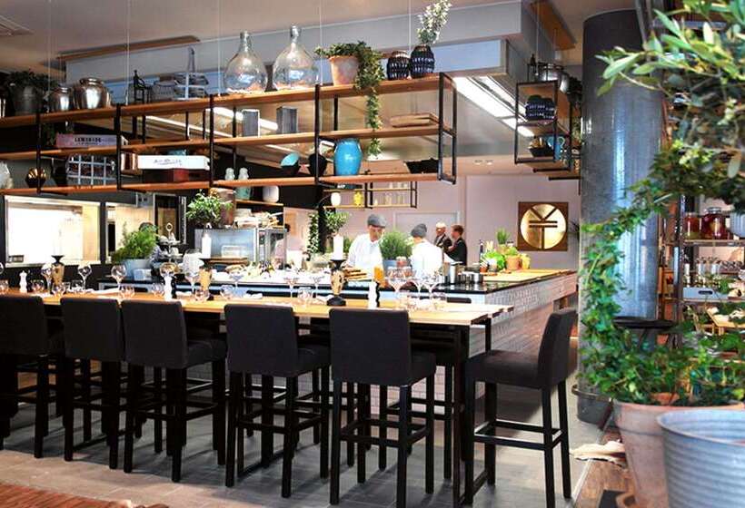 Clarion Hotel The Edge