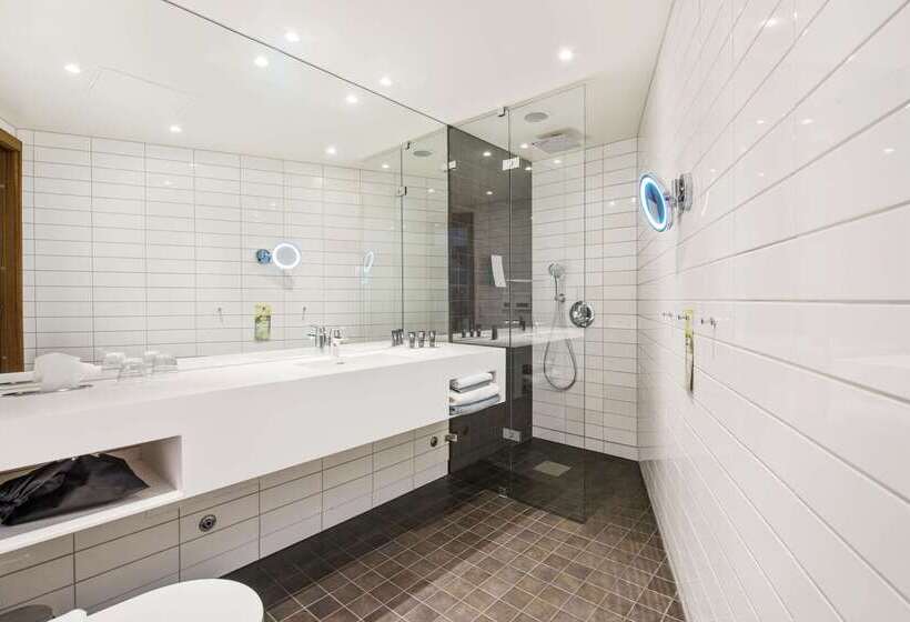 Clarion Hotel The Edge