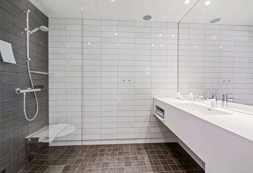 Clarion Hotel The Edge