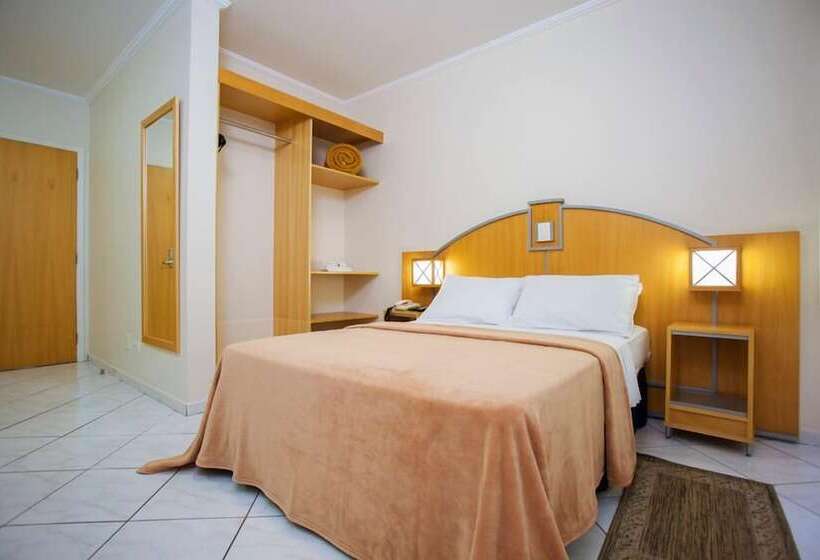 בית מלון כפרי Estoril