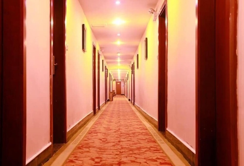 Отель Greentree Inn Jinan Bus Terminal Station Express