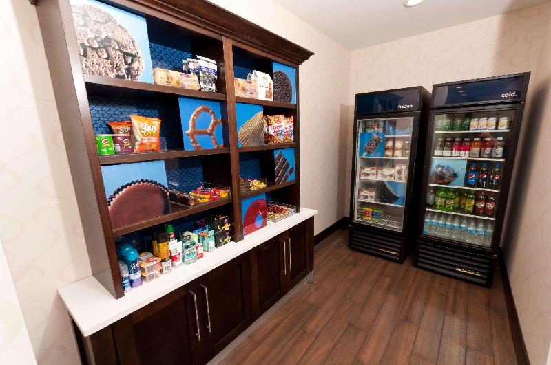 هتل Hampton Inn & Suites By Hilton Regina East Gate
