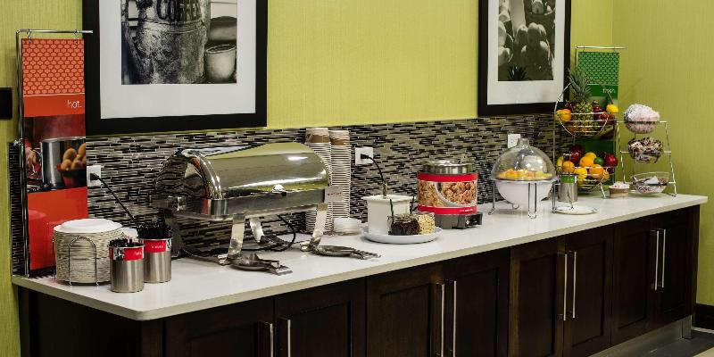 هتل Hampton Inn & Suites By Hilton Regina East Gate