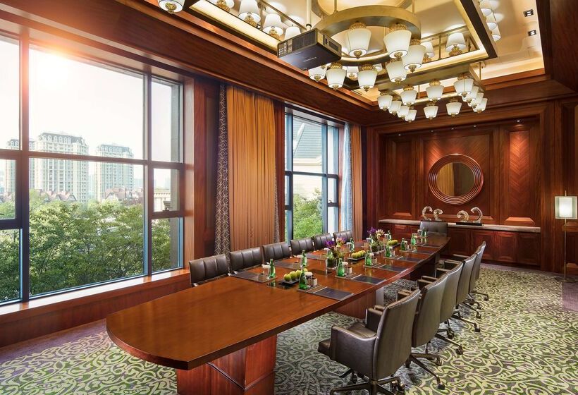 酒店 Hilton Qingdao Golden Beach