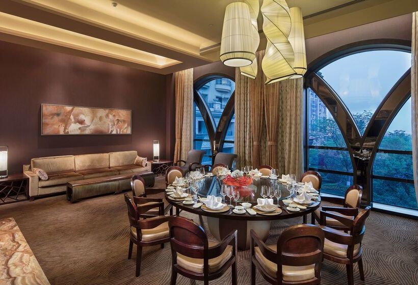 酒店 Hilton Qingdao Golden Beach