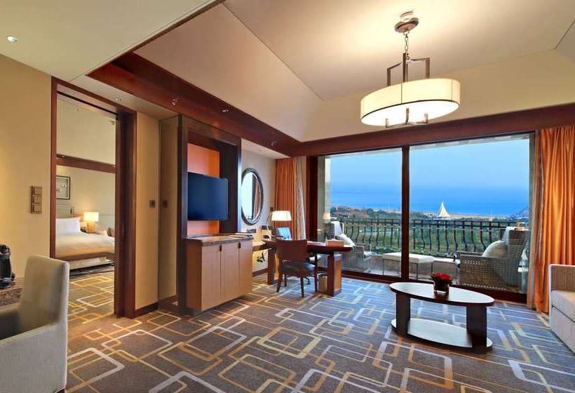 酒店 Hilton Qingdao Golden Beach