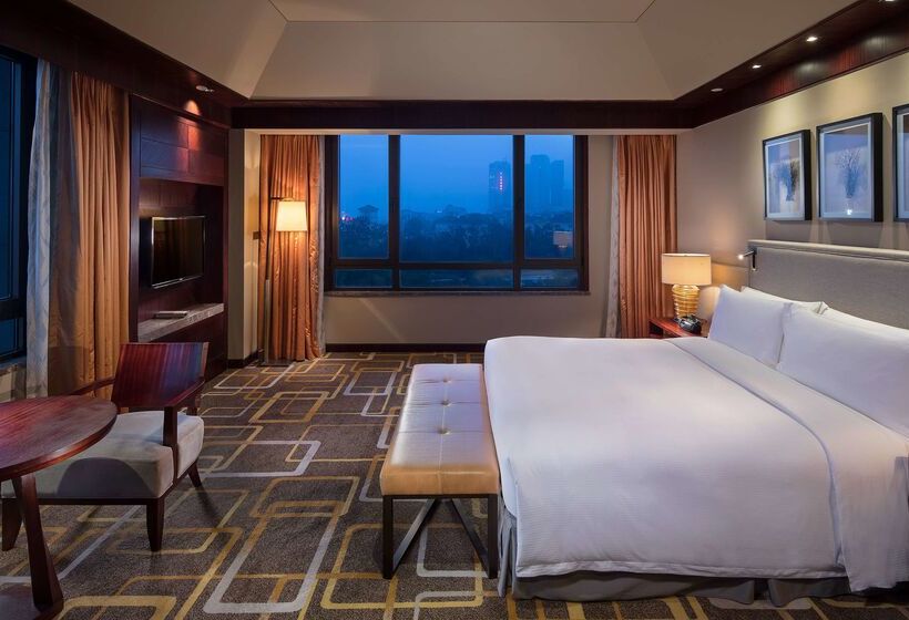 酒店 Hilton Qingdao Golden Beach