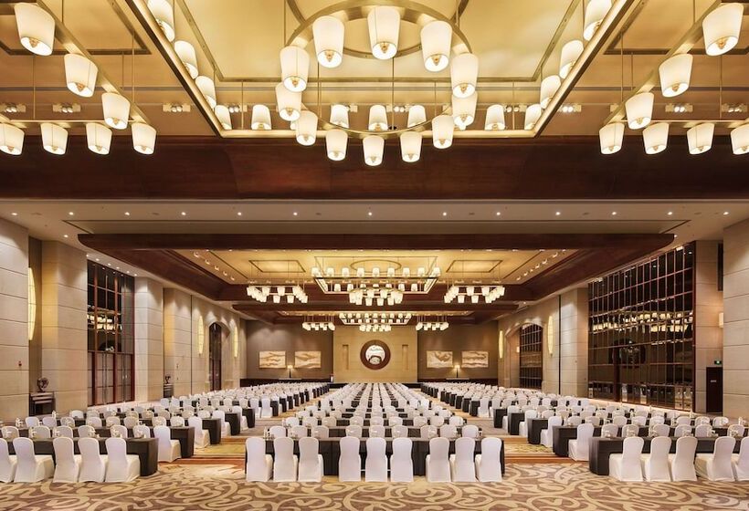 酒店 Hilton Qingdao Golden Beach