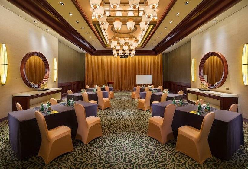 酒店 Hilton Qingdao Golden Beach