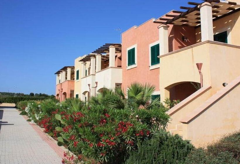 בית מלון כפרי Villaggio Resort Arco Del Saracino