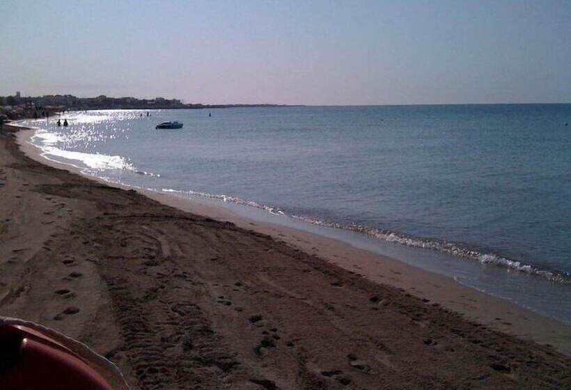 בית מלון כפרי Villaggio Resort Arco Del Saracino