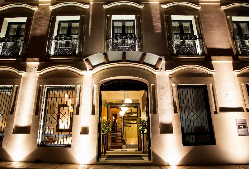 Plaza Gallery Hotel Boutique