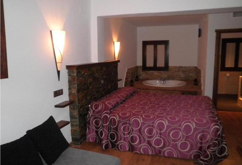 Hotel Rural Los Tadeos