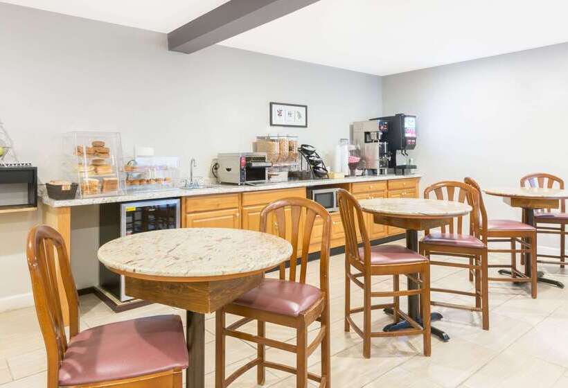 モーテル Baymont By Wyndham Henrietta   Rochester