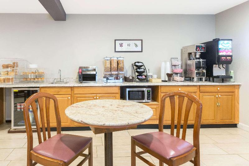 モーテル Baymont By Wyndham Henrietta   Rochester