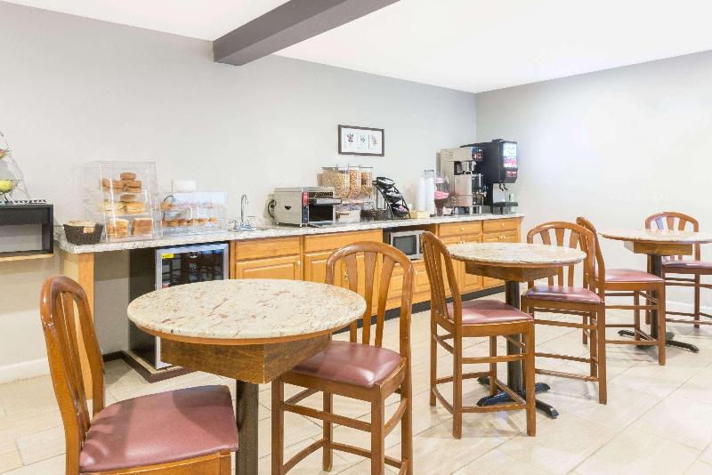 モーテル Baymont By Wyndham Henrietta   Rochester