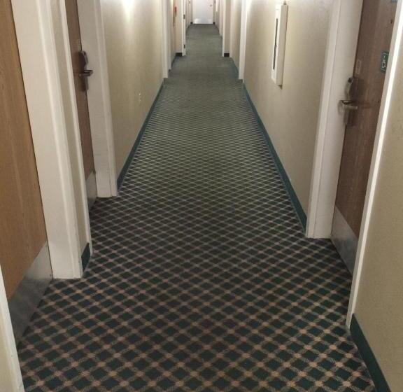 モーテル Baymont By Wyndham Henrietta   Rochester