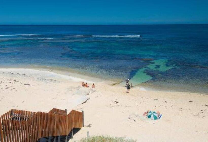 A Stones Throw Gnarabup