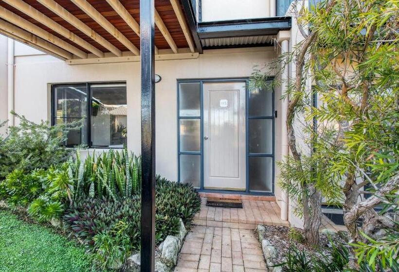 A Stones Throw Gnarabup