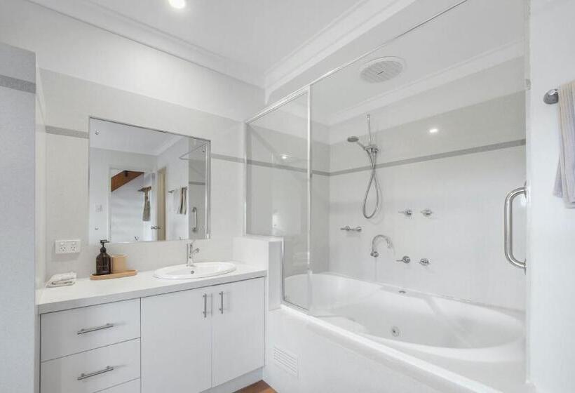 A Stones Throw Gnarabup