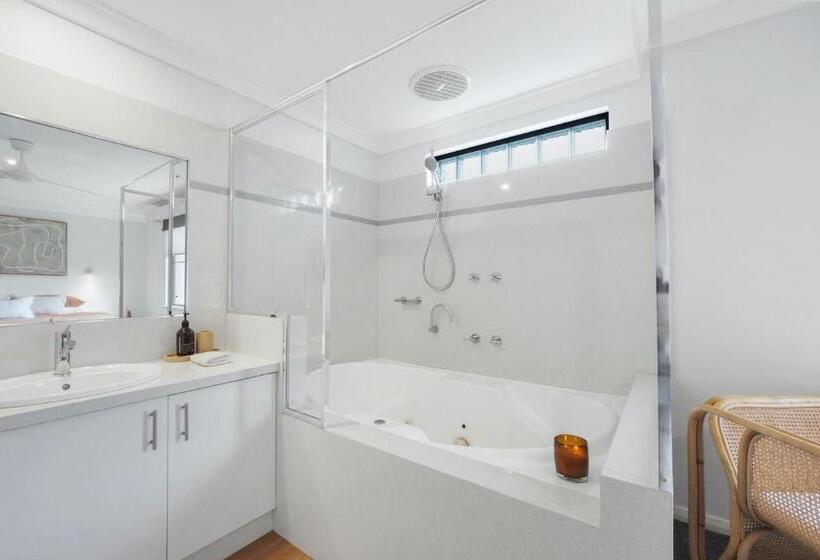 A Stones Throw Gnarabup